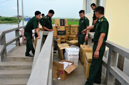 Tạm giữ thuốc lá ngoại nhập lậu trị giá trên 200 triệu đồng