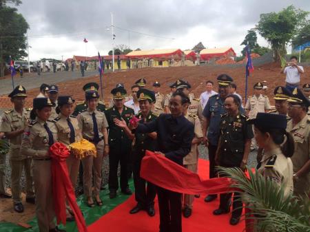 Khánh thành công trình nhà ở Ty Công an tỉnh Mondulkiri, Campuchia