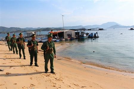 Sơ kết công tác phối hợp tuần tra, kiểm soát khu vực giáp ranh