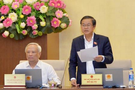 Ủy ban Thường vụ Quốc hội cho ý kiến dự án Luật Xuất cảnh, nhập cảnh của công dân Việt Nam