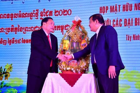 Tỉnh Tây Ninh tổ chức gặp mặt hữu nghị mừng Xuân với các tỉnh tiếp giáp của Campuchia