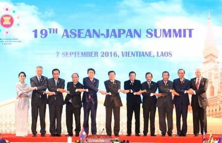 Thủ tướng Chính phủ kết thúc tốt đẹp chuyến tham dự Hội nghị Cấp cao ASEAN lần thứ 28-29