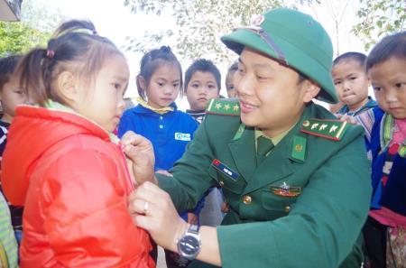Tấm lòng thiện nguyện của Thượng úy Phạm Tuân