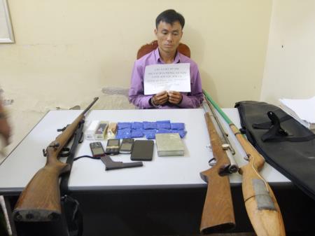 Bắt đối tượng tàng trữ súng tự chế và 1 bánh heroin