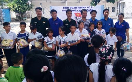 Khánh Hòa: Sôi nổi hoạt động "Nghĩa tình biên giới biển, đảo" năm 2019