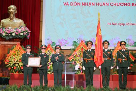 Kỷ niệm 25 năm thành lập, MB đón nhận Huân chương  Bảo vệ Tổ quốc hạng Nhất