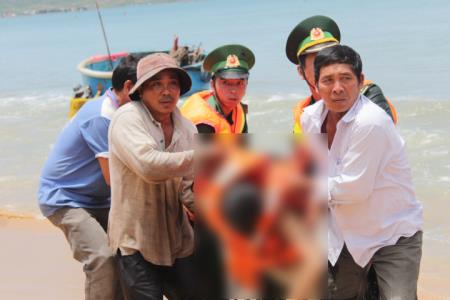 Tìm thấy thi thể nạn nhân bị sóng cuốn trôi ở bãi biển Quy Nhơn