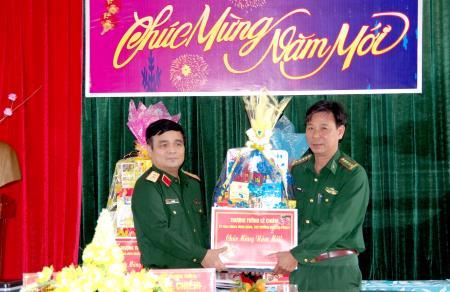 Thượng tướng Lê Chiêm kiểm tra, chúc Tết BĐBP Kon Tum