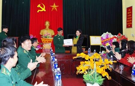 Thăm, tặng quà cán bộ, chiến sĩ Đồn BP Đàm Thủy, Cao Bằng