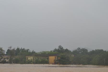 "Mong có những căn nhà vượt lũ để ổn định cuộc sống lâu dài cho nhân dân..."