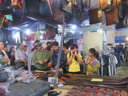 100 gian hàng tham gia Hội chợ thương mại Kỳ Sơn năm 2016