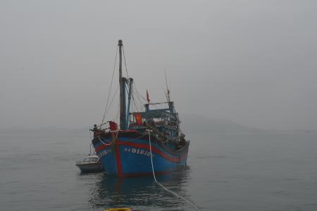 BĐBP Nghệ An cứu nạn thành công 9 thuyền viên và tàu cá bị hỏng máy