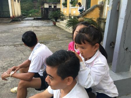 Thương con nuôi như con ruột