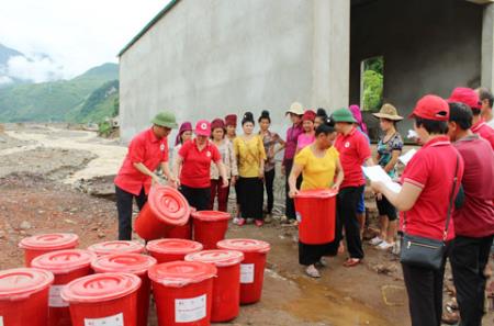 Cứu trợ khẩn cấp các địa phương bị thiệt hại do mưa lũ