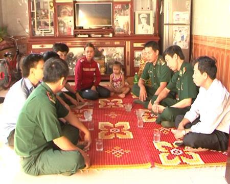 BĐBP Quảng Bình hỗ trợ ngư dân có tàu bị đâm chìm trên biển