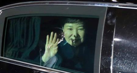Park Geun-hye - Từ đỉnh cao quyền lực tới nguy cơ bị truy tố
