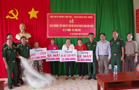 Trao phương tiện sinh kế cho người nghèo huyện Cần Giờ