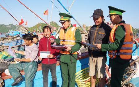 Người cán bộ trong lòng dân vùng biển, đảo