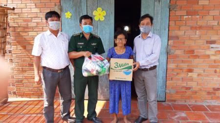 Tăng cường tuyên truyền và hỗ trợ nhân dân biên giới gặp khó khăn do ảnh hưởng của dịch Covid-19
