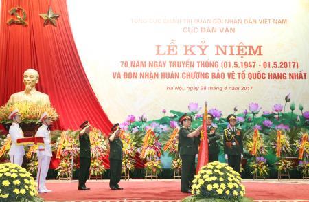 Cục Dân vận đón nhận Huân chương Bảo vệ Tổ quốc hạng Nhất