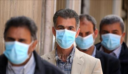 WHO khuyến khích dùng khẩu trang để hạn chế sự lây lan virus SARS-CoV-2