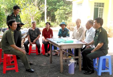 Dựa vào dân để bảo vệ biên giới bình yên