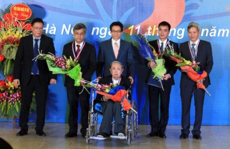Tôn vinh các công trình nghiên cứu và tinh thần cống hiến “vì việc đại nghĩa mà làm”