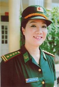 Phụ nữ quân hàm xanh "giỏi việc nước, đảm việc nhà"