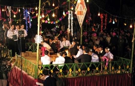 "Cột mốc sống" bên dòng sông Măng