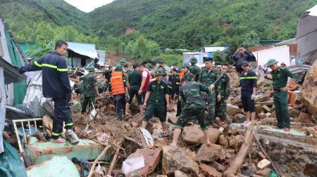 14 người chết và mất tích do sạt lở núi
