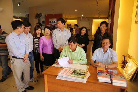 Nhớ Khu lưu niệm Bác Hồ ở Xiêng Vang