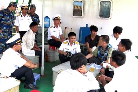 BĐBP Bà Rịa - Vũng Tàu tiếp nhận 6 thuyền viên gặp nạn trên biển