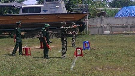 Thi bắn súng quân dụng và sáng kiến, cải tiến mô hình, trang thiết bị huấn luyện