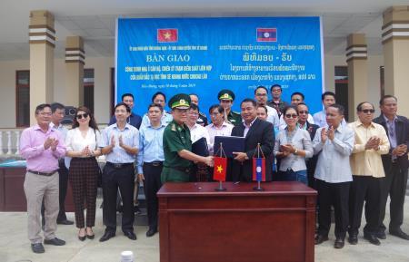 Bàn giao công trình nhà ở cho Trạm kiểm soát liên hợp cửa khẩu Đắc Tà Oọc, Lào