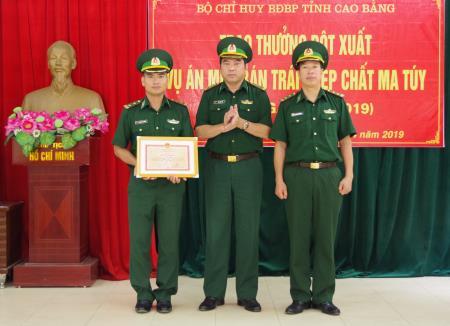 Cao Bằng: Trao thưởng đột xuất cho lực lượng bắt đối tượng vận chuyển ma túy