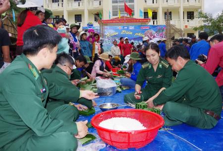 3.000 chiếc bánh chưng xanh tặng hộ nghèo biên giới Quảng Nam