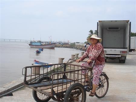 Hậu phương của những người bám biển