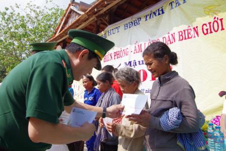 Các đơn vị BĐBP chăm lo Tết cho đồng bào vùng biên