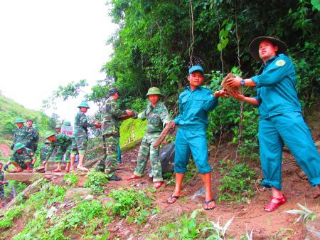 Khẩn trương khắc phục cột mốc, cột dấu bị hư hại do thiên tai