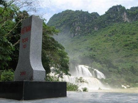 Thân thiện Bản Giốc