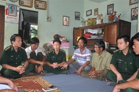 Phát huy vai trò người có uy tín trong phòng chống "Diễn biến hòa bình"