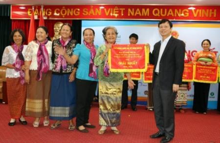 Giảm nghèo bền vững thông qua phát huy nội lực cộng đồng