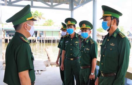 Tăng cường phòng chống dịch Covid-19 đồng thời hoàn thành nhiệm vụ bảo vệ biên giới