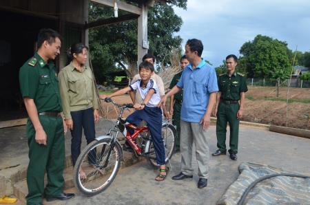 Tỏa sáng trên biên giới Ea Bung