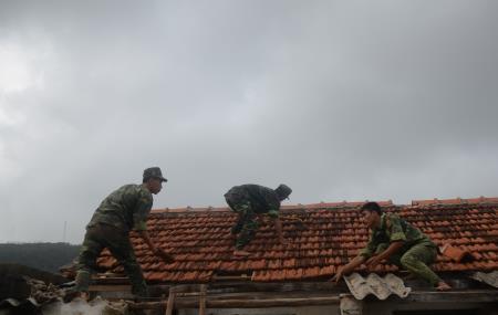 Lính quân hàm xanh ở những làng biển