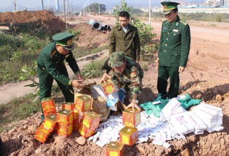 Tiêu hủy thuốc lá và pháo hoa nhập lậu