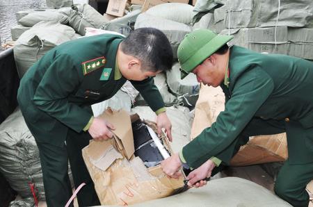 Đấu tranh quyết liệt với nạn buôn lậu những tháng cuối năm