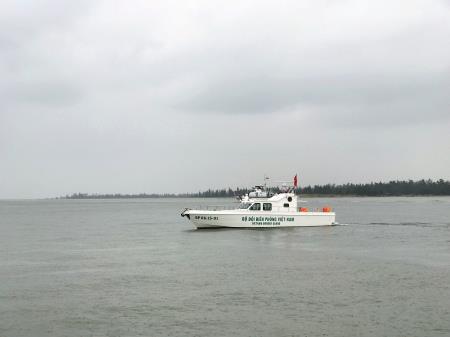 Vớt bóng cho con, cha bị sóng biển cuốn trôi mất tích