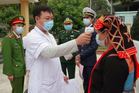 Nỗ lực đưa thông tin về dịch bệnh đến đồng bào dân tộc thiểu số