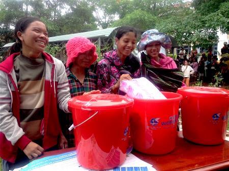 Cung cấp 20.500 bộ dụng cụ vệ sinh cho phụ nữ nghèo tại các tỉnh bị hạn hán